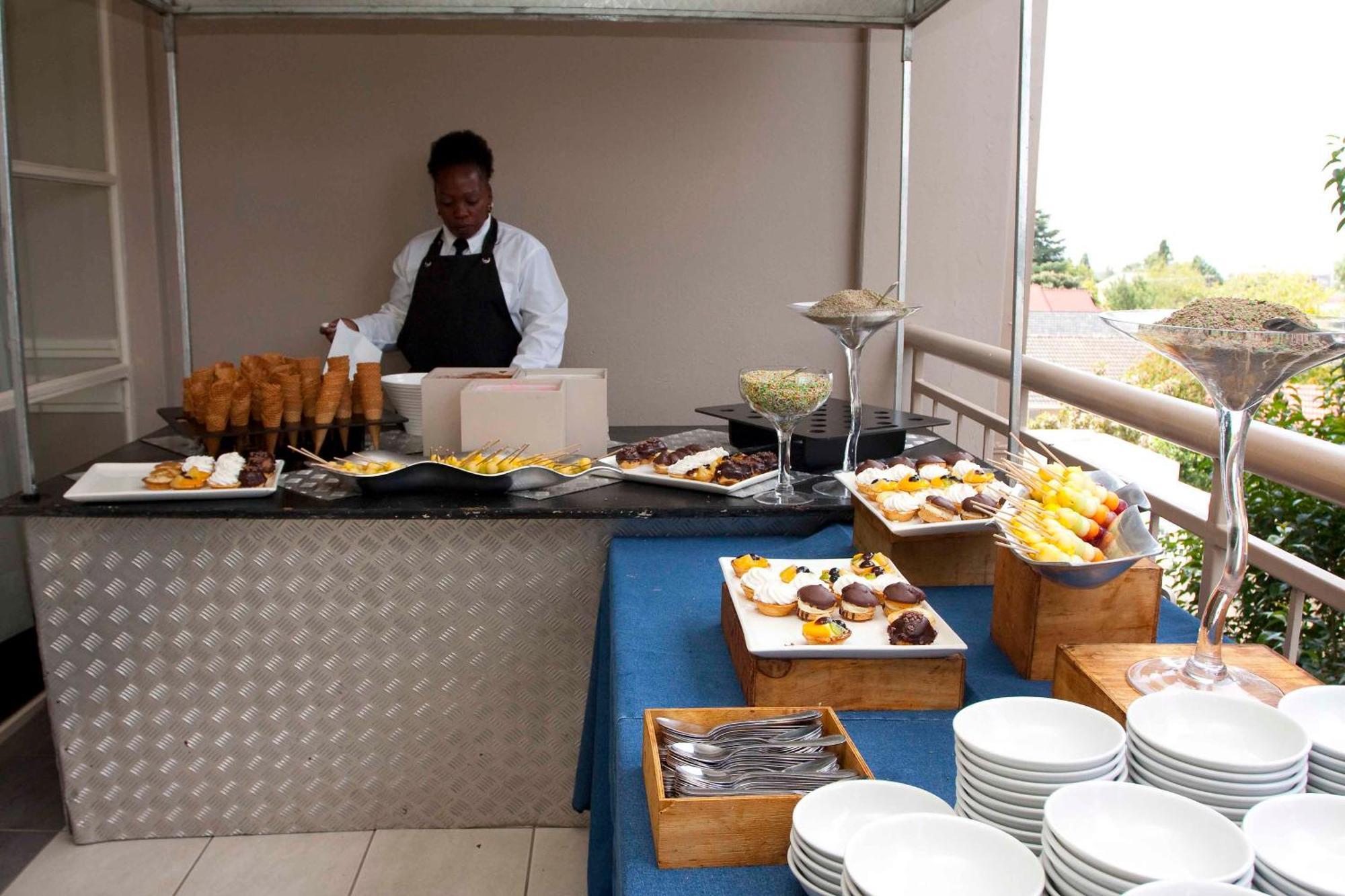 Apollo Hotel Johannesburg Ngoại thất bức ảnh